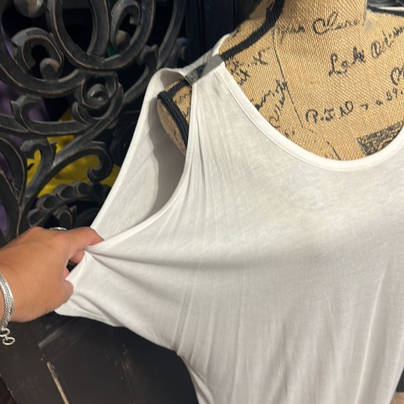 New York & Company / NY&C White Cold-Shoulder short Sleeve Pull On Shirt / Top. - Picture 4 of 12
